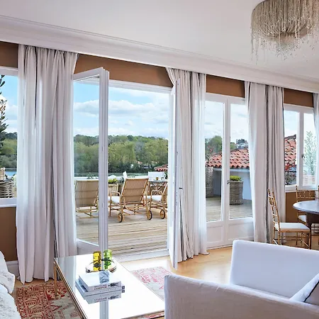 Hotel Chateau De Brindos 5*