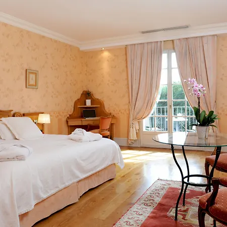 酒店 Chateau De Brindos 5*