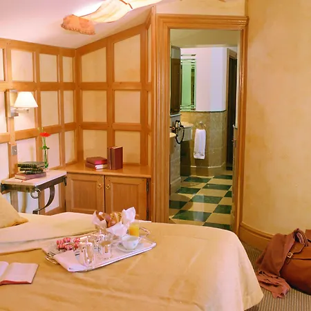 Chateau De Brindos 5*