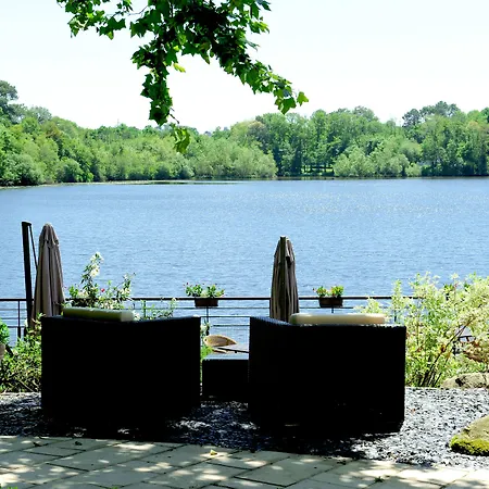 Chateau De Brindos 酒店