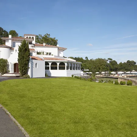 酒店 Chateau De Brindos 5*