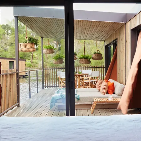 Chateau De Brindos 酒店