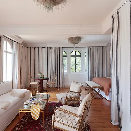 Chateau De Brindos 酒店