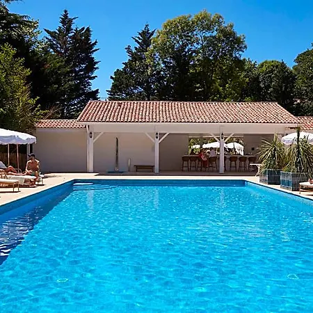 Chateau De Brindos Hotel 5*