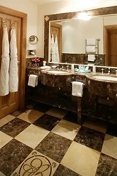 Chateau De Brindos Hotel 5*