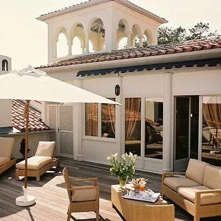 酒店 Chateau De Brindos 5*