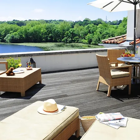 Chateau De Brindos 酒店 5*