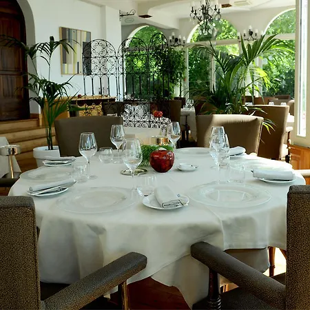 Hotel Chateau De Brindos