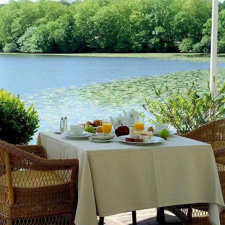 Chateau De Brindos 酒店 5*