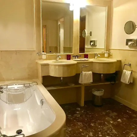 Chateau De Brindos 5*