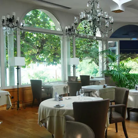 Chateau De Brindos Hotel