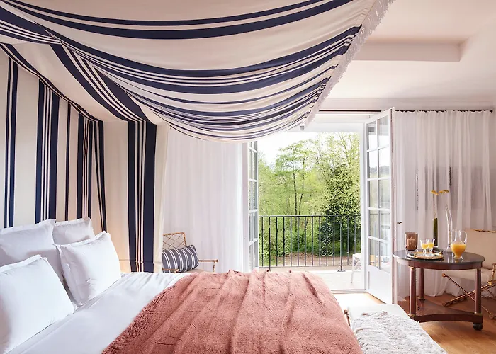 Chateau De Brindos 5*