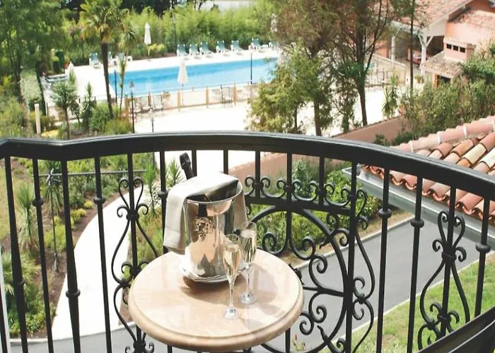 Chateau De Brindos Hotel 5*