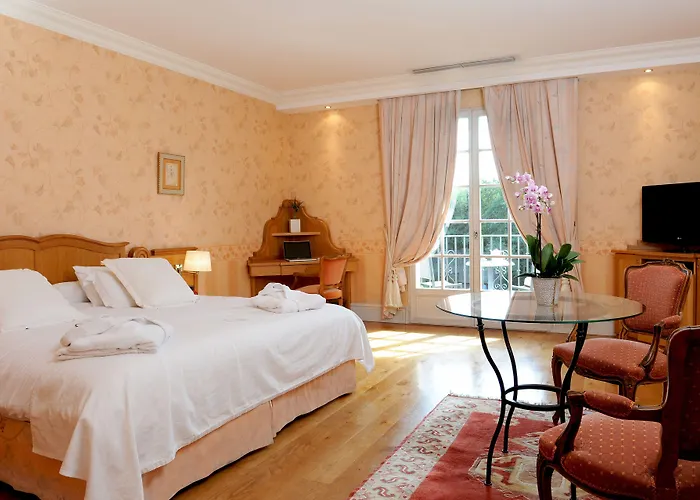 Hotel Chateau De Brindos 5*