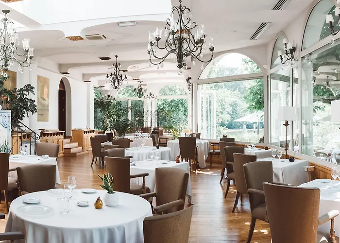 Chateau De Brindos 5*