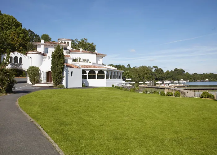 Hotel Chateau De Brindos 5*