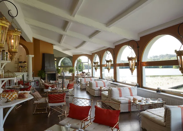 Chateau De Brindos Hotel