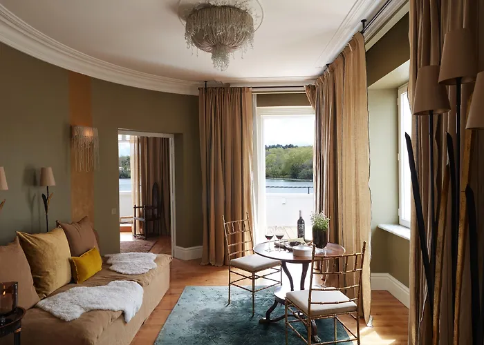 Chateau De Brindos 5*