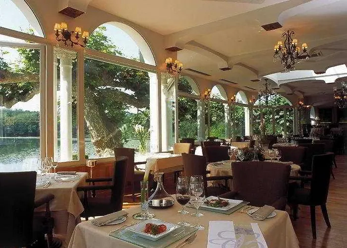 Chateau De Brindos 5*