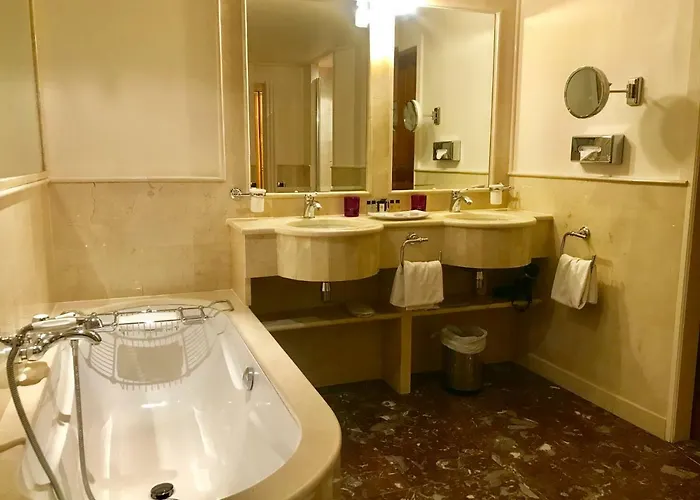 Chateau De Brindos 5*