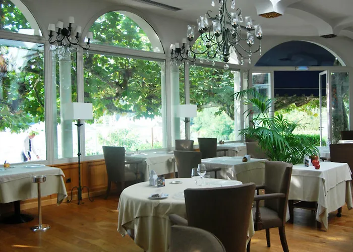 Chateau De Brindos Hotel