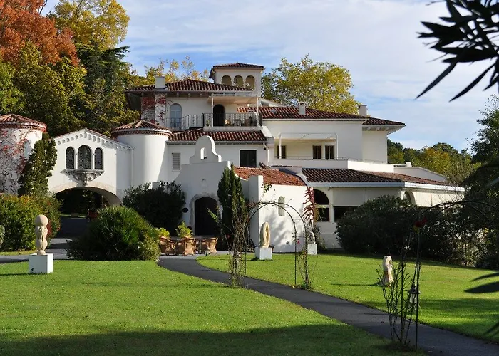 Chateau De Brindos Hotel